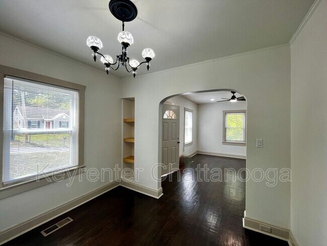 Building Photo - 3615 Anderson Ave
