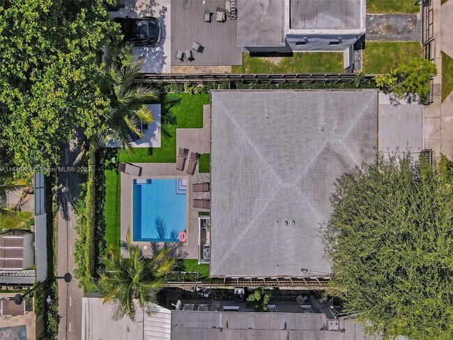 Foto del edificio - 556 NW 44th St