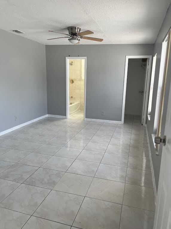Foto del edificio - 240 N 70th Terrace