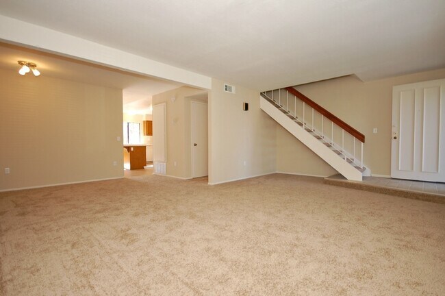 Foto del edificio - Beautiful 4BR/2.5BA Condo in Tanglewood!!!