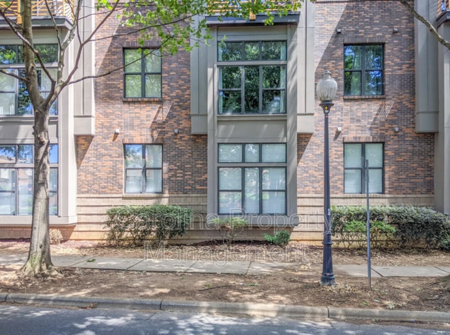 Building Photo - 716 N Davidson St