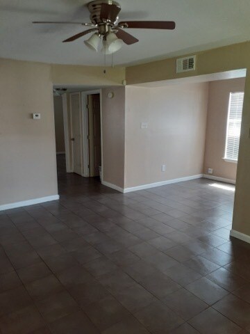 Building Photo - 1211 E Azalea Park Dr