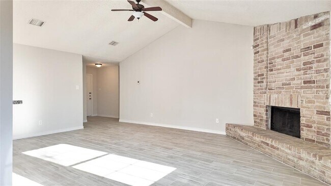 Foto del edificio - 4706 Glendower Dr