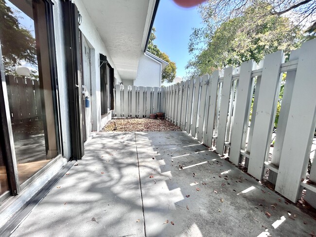 Building Photo - 2535 SW 22nd Ave