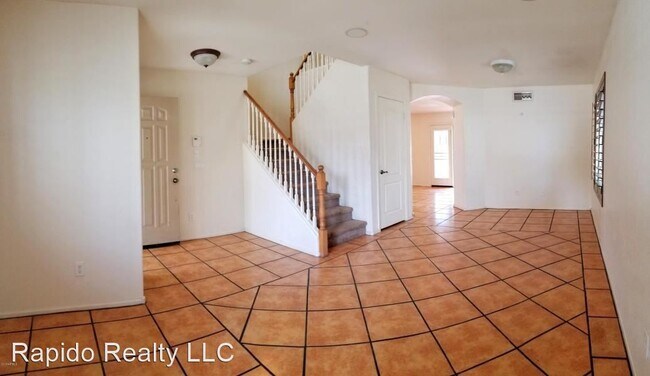 Building Photo - 4 br, 2.5 bath House - 8406 S 50th Ln
