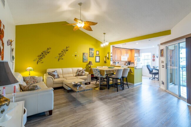 Building Photo - 6711 Via Regina
