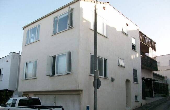 Building Photo - 205