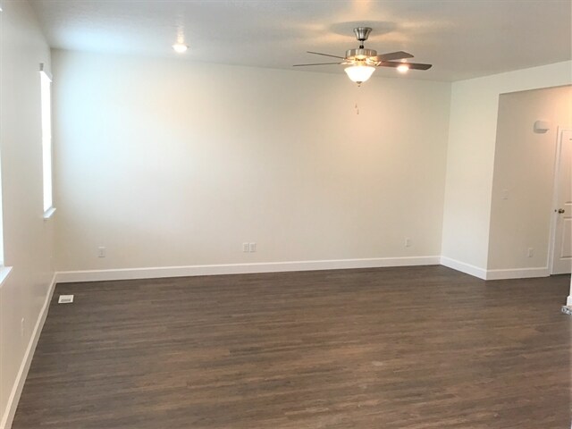 Foto del edificio - 3002 South Village Drive