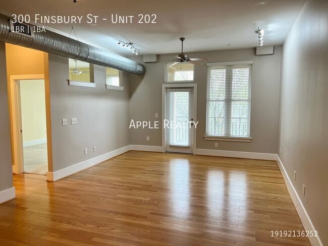 Building Photo - 300 Finsbury St