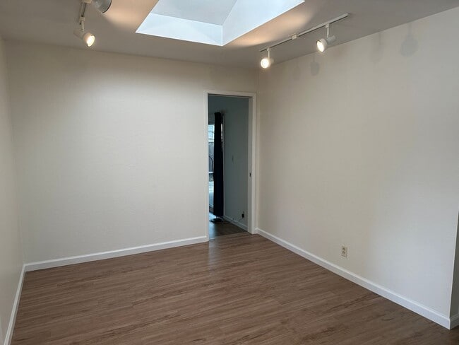 Building Photo - Bright and spacious 3 Bedroom, 2 Bathroom Single Family Home in West San Jose with Cupertino Scho...
