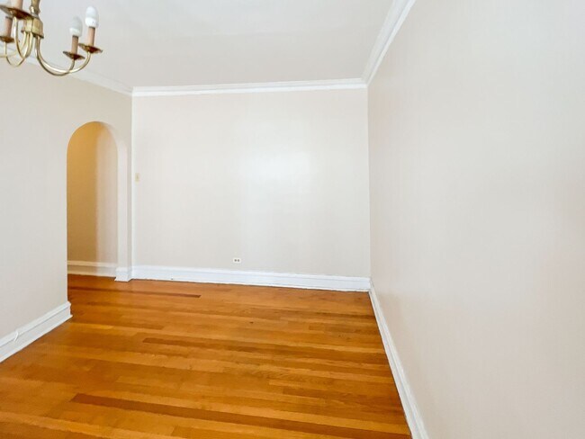 Foto del edificio - 1605 W Sunnyside Ave