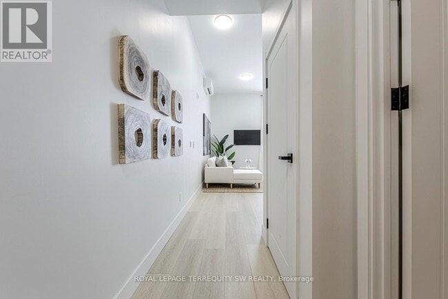 Building Photo - 145 Clapperton St
