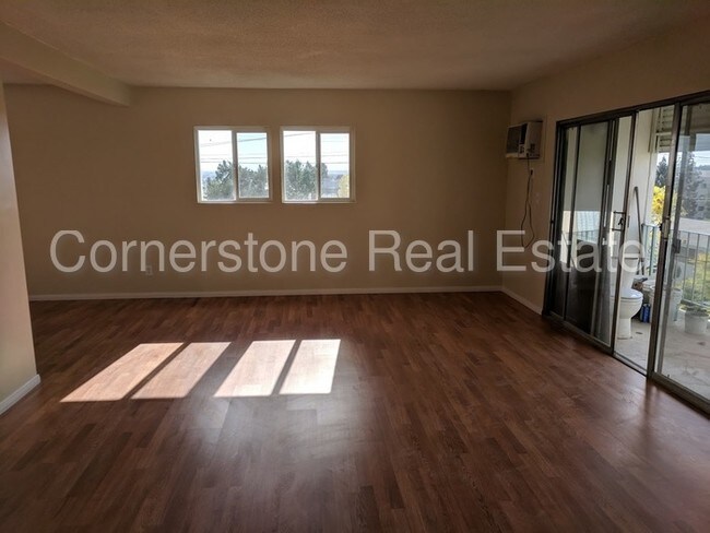 Building Photo - 1155 College View Dr
