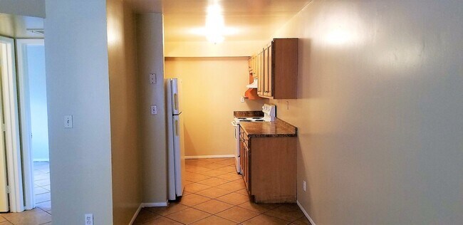 Foto del edificio - 1327 W. 5th St.