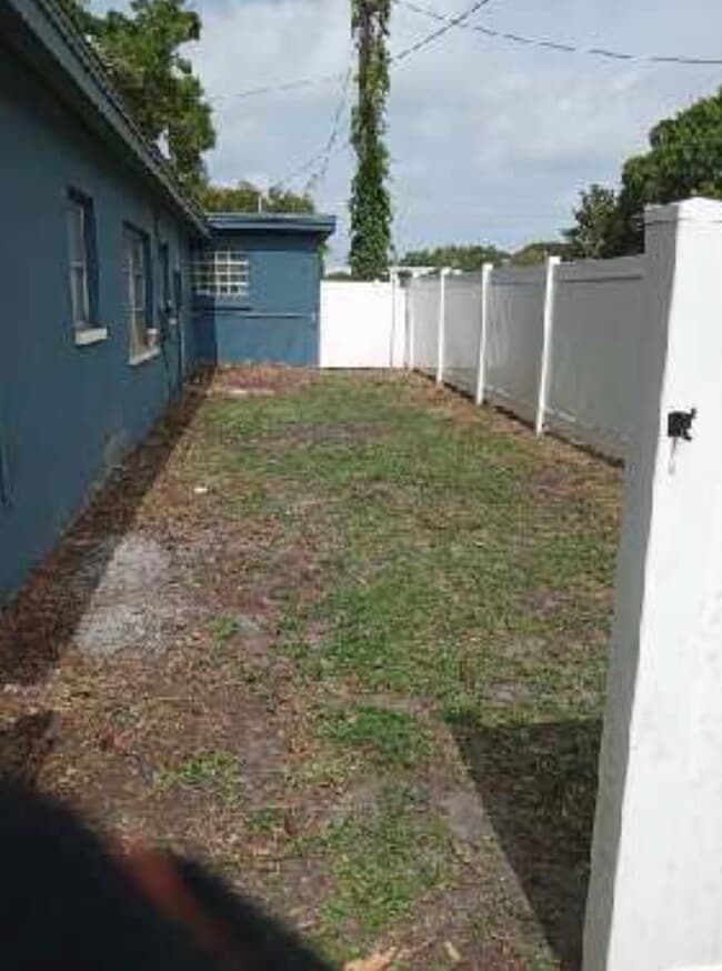 556 Clearwater Largo Rd N Unit B, Largo, FL 33770 Apartments in Largo