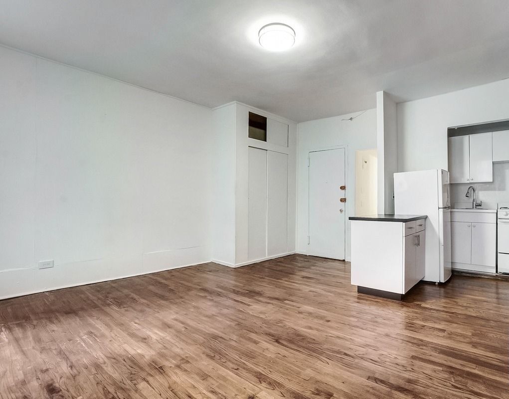 Building Photo - 150 E 46th St