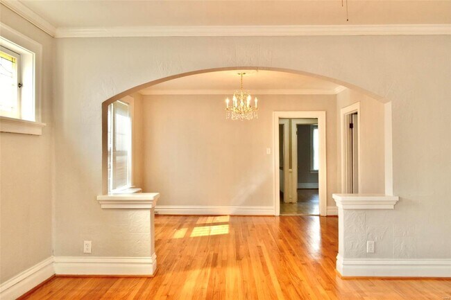 Building Photo - 5073 Mardel Ave