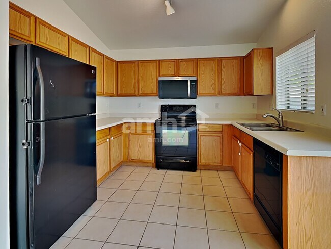 Foto del edificio - 12734 W Sweetwater Ave