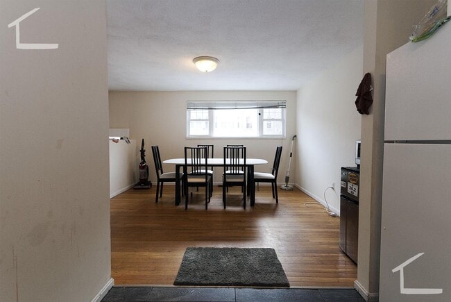 Building Photo - 9/1 Huge 5BR/3BA townhouse in Allston near BU, B line
