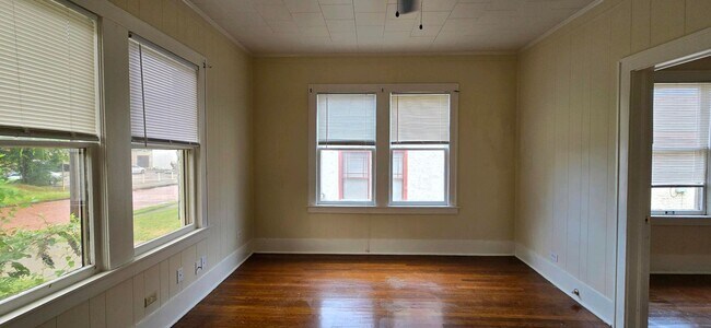 Foto del edificio - 420 S Spring Ave