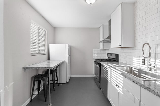 Building Photo - 12th Street Townhomes