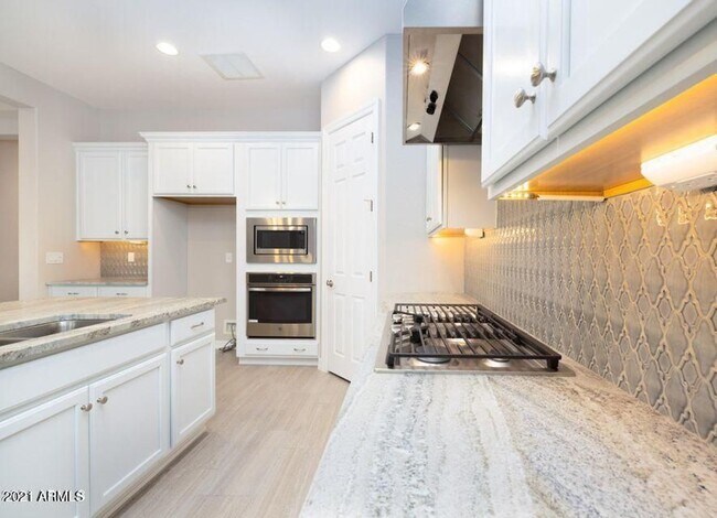 Building Photo - Beautiful 2018 Home in Tierra Del Rio!