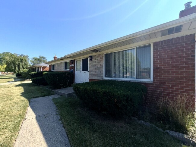 Building Photo - 31846 Regal Dr