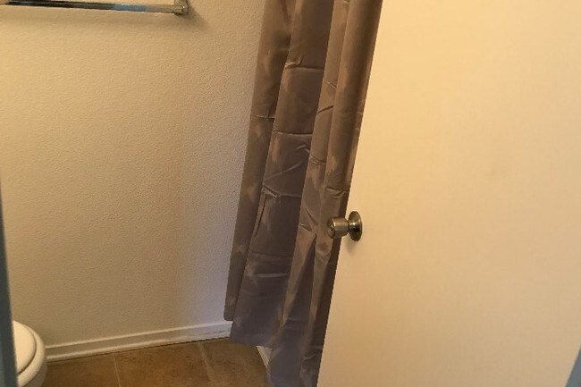 Segundo baño - 3213 Fortier St