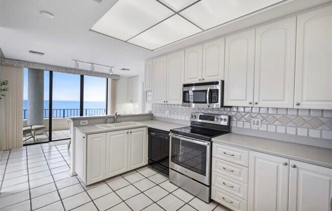 Building Photo - 4451 Gulf Shore Blvd N