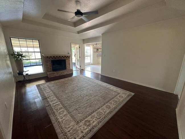 Building Photo - Beautiful South Bossier Home with Sunroom!