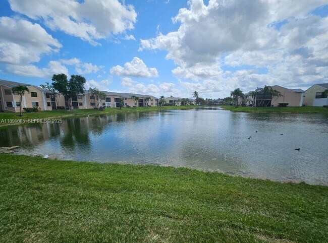 Foto del edificio - 1024 S Independence Dr