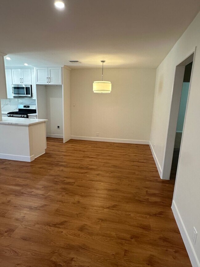 Foto del edificio - 561 E Orange Grove Ave