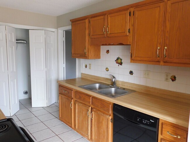 Foto del edificio - 5935 Kentwood Dr