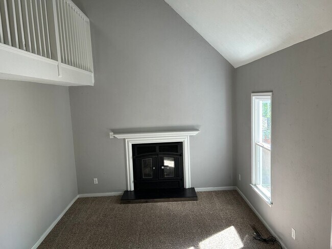Foto del edificio - Charming 3BR Cape Cod w/ Loft, Skylights & Fenced Yard – Prime Midlothian Location - Buckingham V...