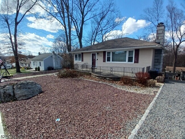 Building Photo - 535 Vail Rd