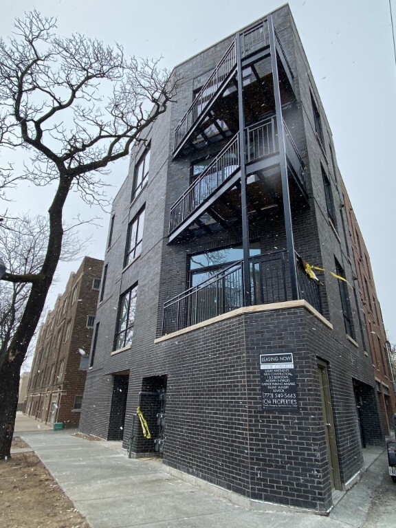 1050 W Cornelia, Unit 203, Chicago, IL 60657 - 1050 W Cornelia Ave