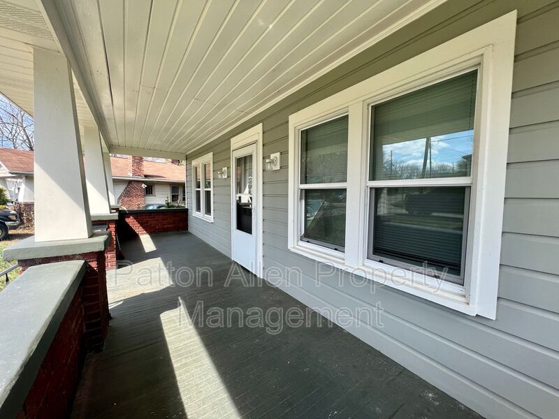 64 Mildred Ave Asheville, NC 28806 Alquileres en Asheville, NC