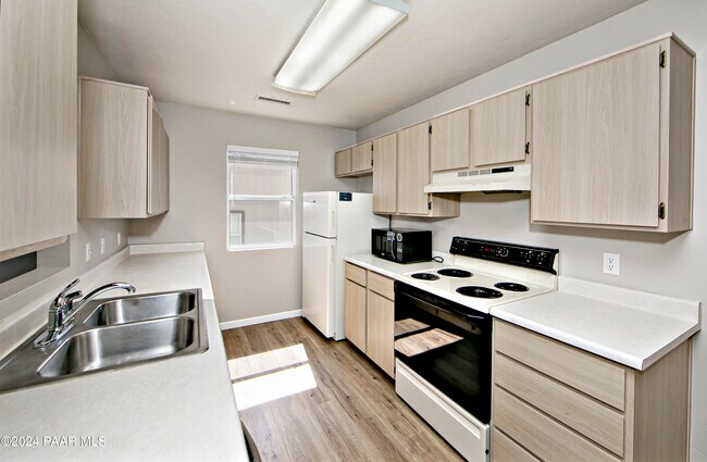 Building Photo - 6268 N Reata Dr