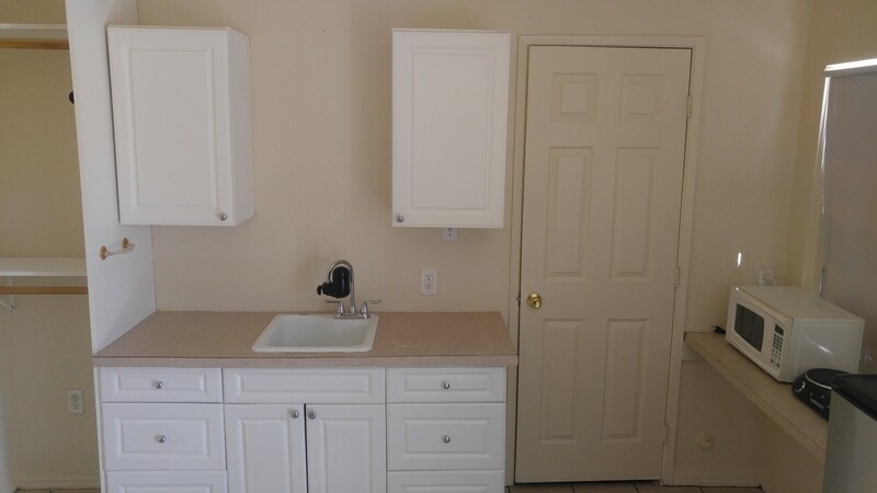 Primary Photo - 105 W White St