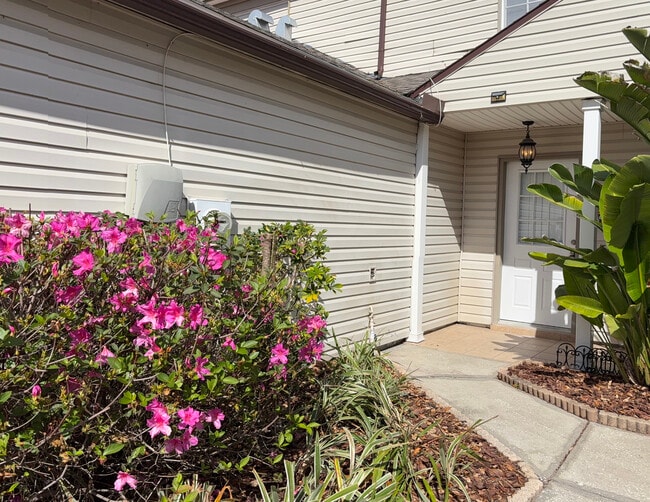 Foto del edificio - 6141 Oak Cluster Cir