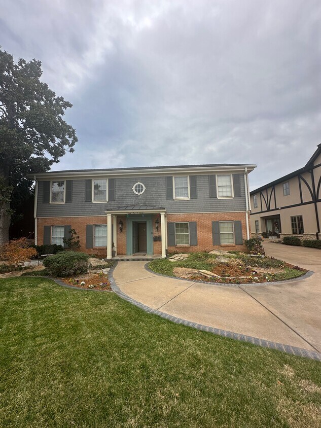 main house - 6507 Avondale Dr (Nichols Hills, OK)