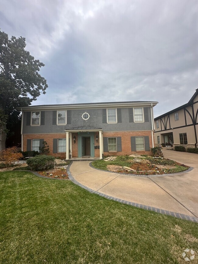 Building Photo - 6507 Avondale Dr