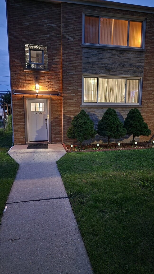 Foto del edificio - 8206 Kilpatrick Ave