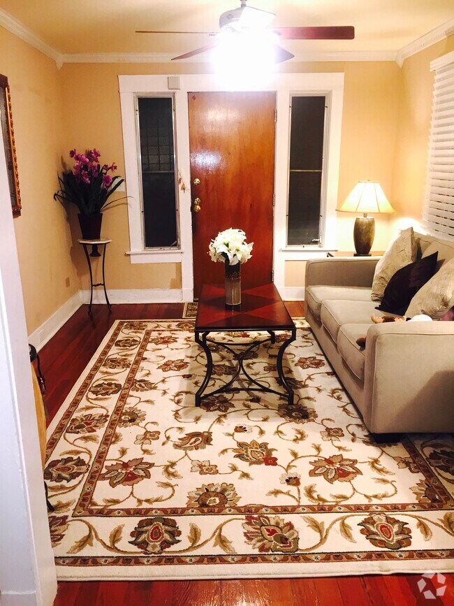 Central Carrolton Apartments under 700 New Orleans, LA 11 Rentals