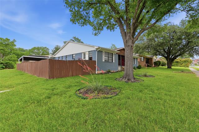 Building Photo - 10805 Lake Gardens Dr