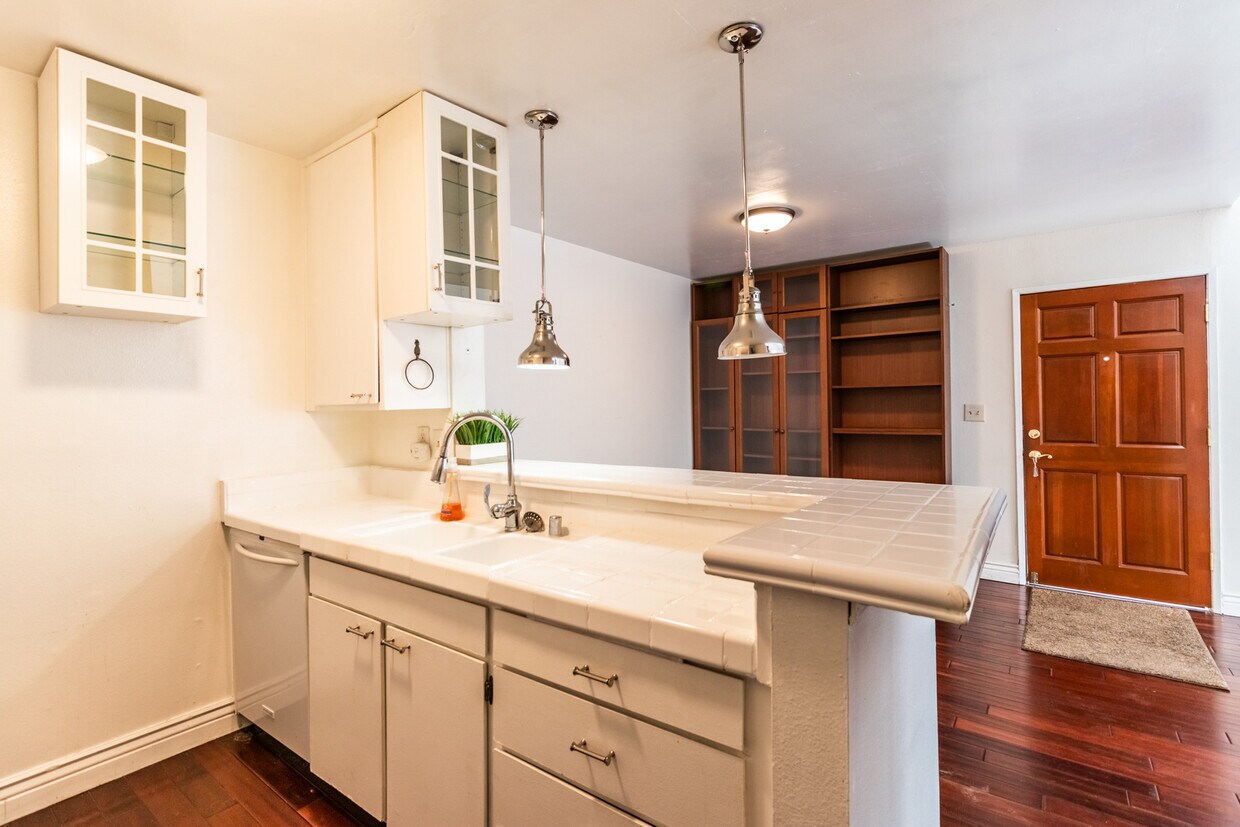 18645 Hatteras St Unit 237, Tarzana, CA 91356 Condo for Rent in