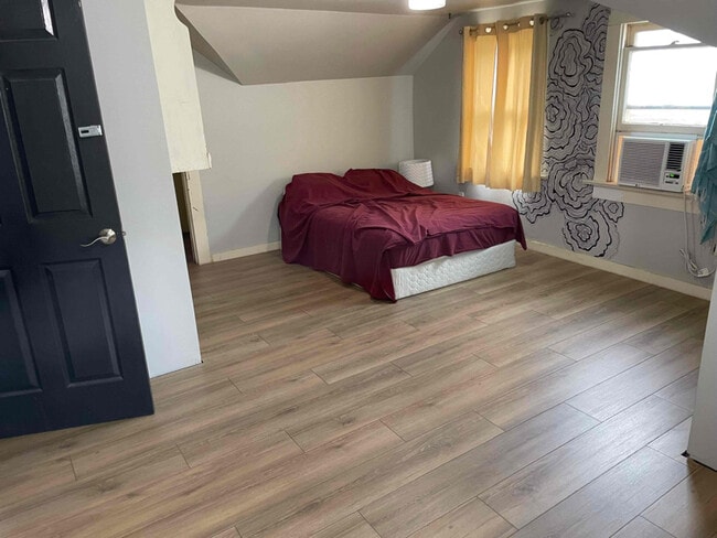 Building Photo - 702 Carhart St