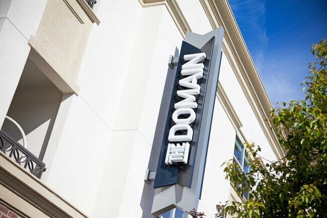 Building Photo - 411 S Anaheim Blvd