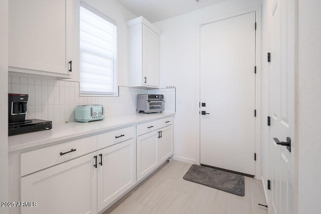 Foto del edificio - 2820 N 196th Dr