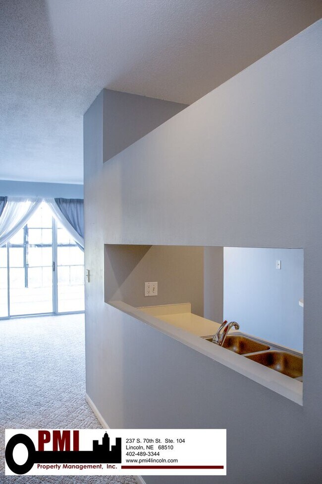 Foto del edificio - 2 Bedroom, 1.5 Bathroom Single Unit for Rent at Historic WaterPark